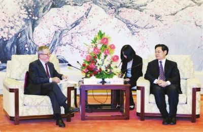 9月16日，省长王儒林在长春南湖宾馆会见欧洲商会主席、意大利都灵工商会主席巴伯利斯一行。记者栾雅丽摄